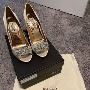 Badgley Mishka ivory pumps